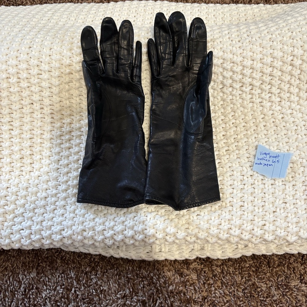 Vogue Black Leather Gloves